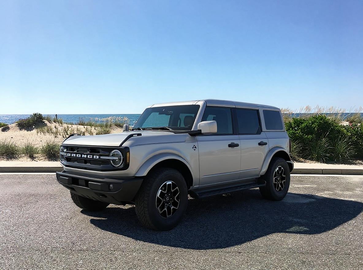 2026 Ford Bronco Outer Banks® in Avalanche Gray — front three-quarter view